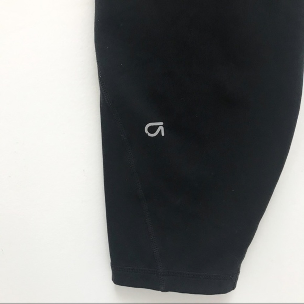 GapFit High Rise Capris Sculpt Compression - Picture 6 of 7